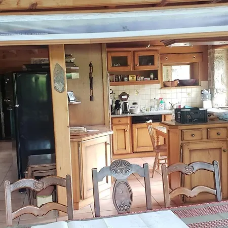 La Maison De Pierre Et Mizette Casa de Férias La Versanne